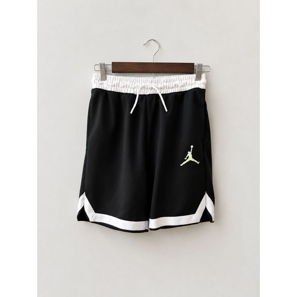 Jordan Boys Basketball Shorts Size 12/13 Black White Jumpman